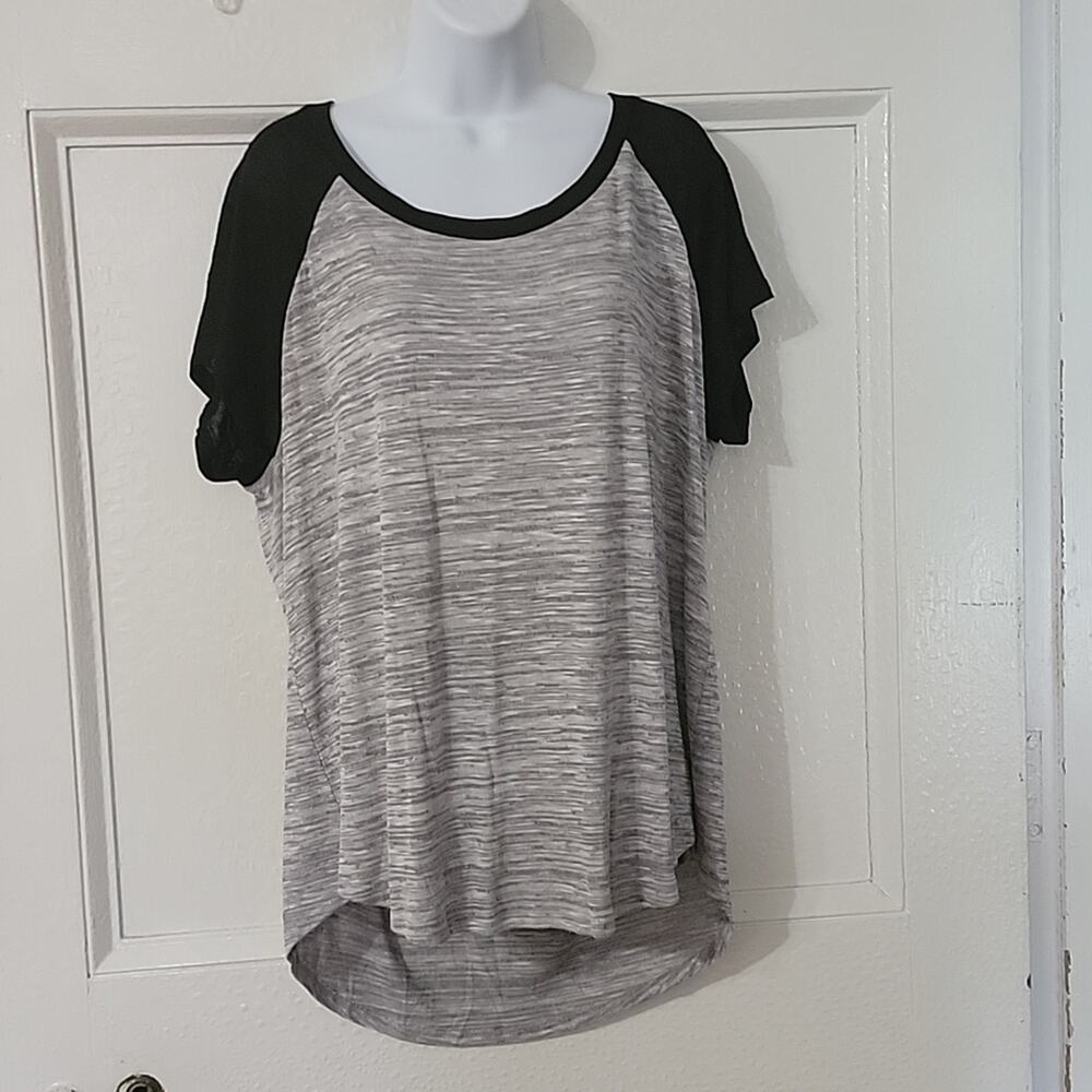 NWT Women's Gray & Black knit Blouse XL Torrid brand